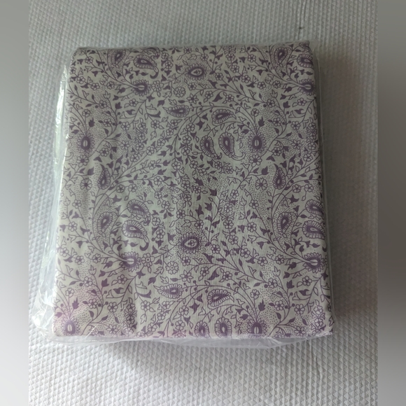 Amazon basics lightweight super soft bed sheet set twin lavender paisley. - Picture 4 of 4